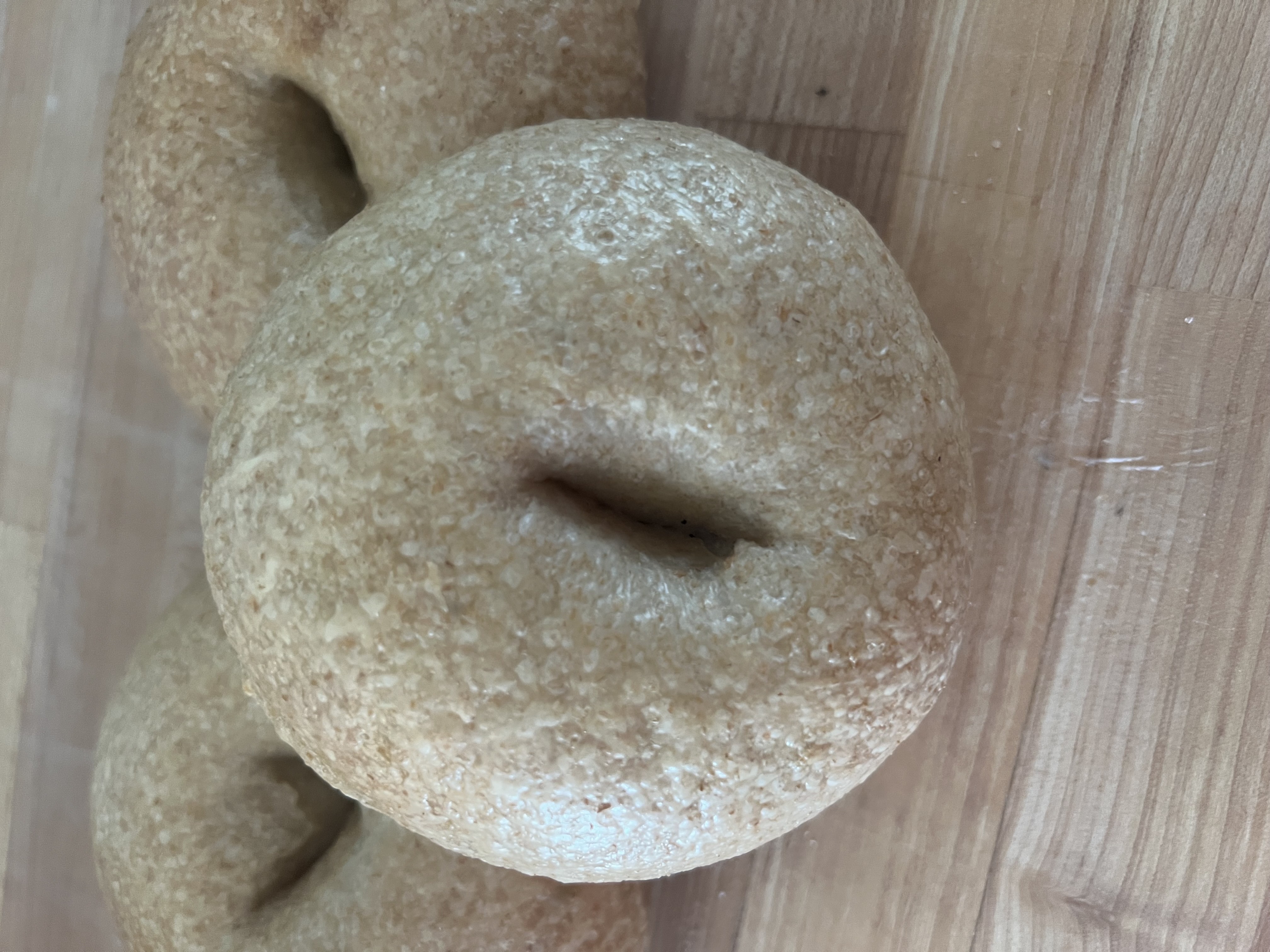 Einkorn hybrid bagels with golden crust